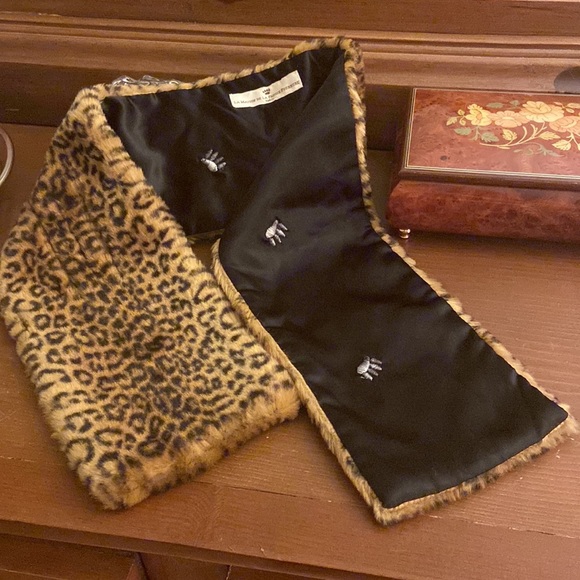 La Maison De La Fausse Fourrure Scarf - Leopard - Picture 6 of 8